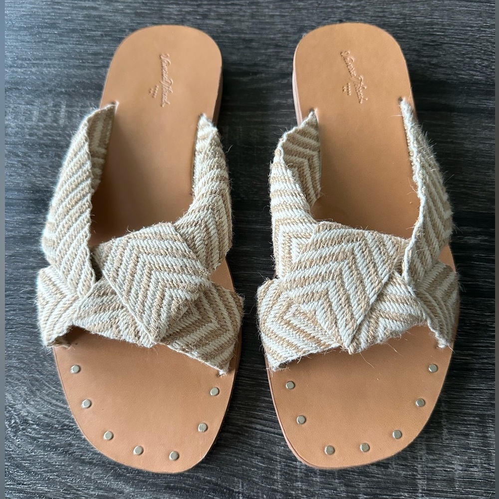 Universal Thread Sandals - Picture 2 of 6